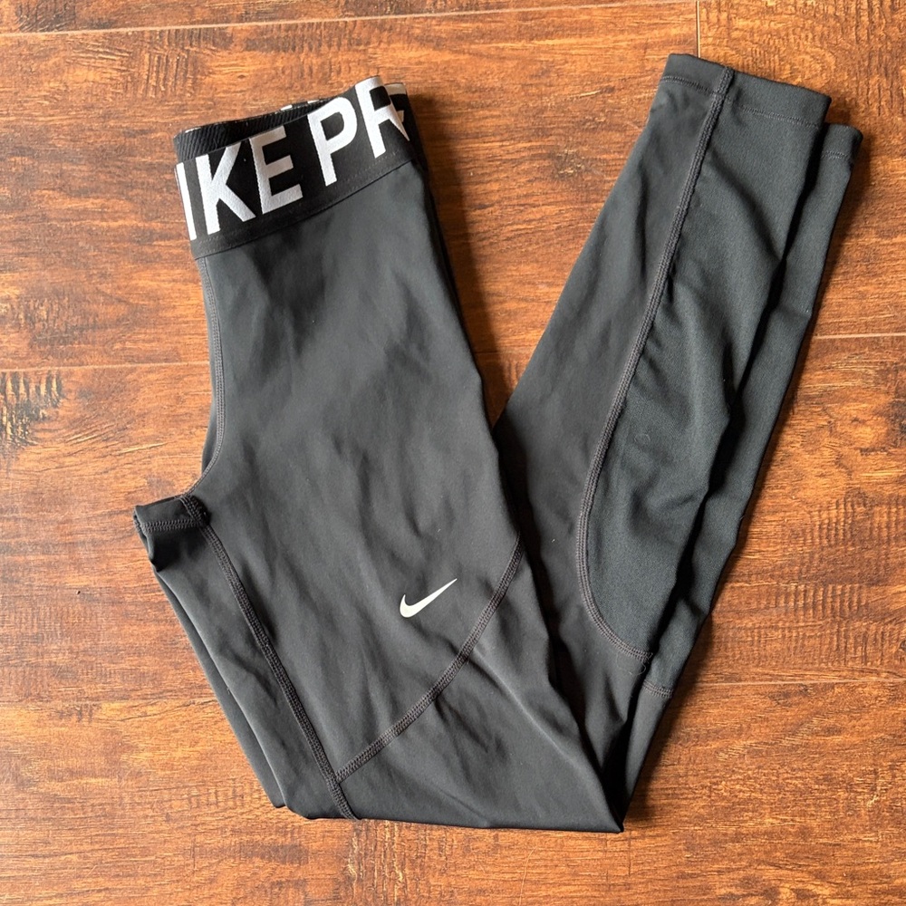 Nike Women’s Black Logo Waistband Athletic Leggings